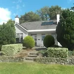 Launard House Bed & Breakfast