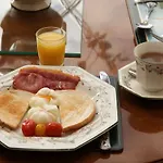 Launard House Bed & Breakfast 4*