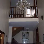 Bed and breakfast Launard House 4*