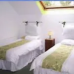 Bed and breakfast Launard House