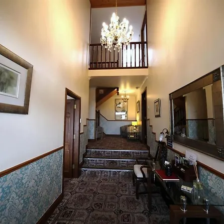 Launard House Nocleg ze śniadaniem 4*