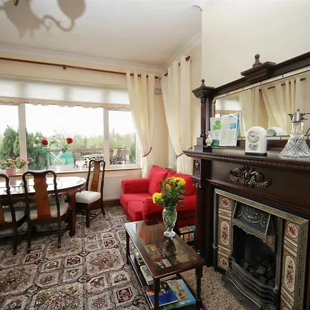 Launard House Nocleg ze śniadaniem