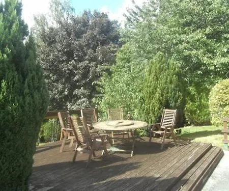 Bed & Breakfast Launard House 4*