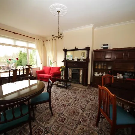 Bed & Breakfast Launard House