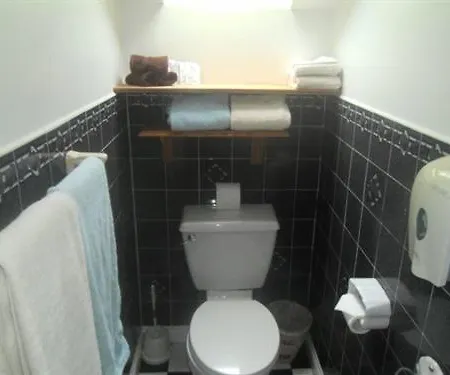 Launard House קילקני