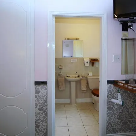 Launard House לינה וארוחת בוקר קילקני