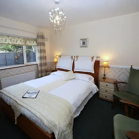 Launard House לינה וארוחת בוקר