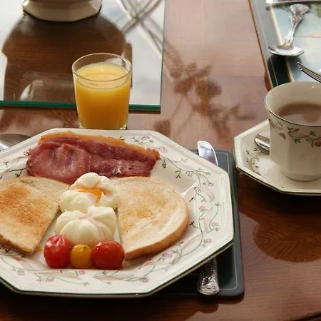 Launard House فندق مبيت وإفطار 4*