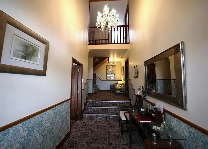 Launard House לינה וארוחת בוקר 4*