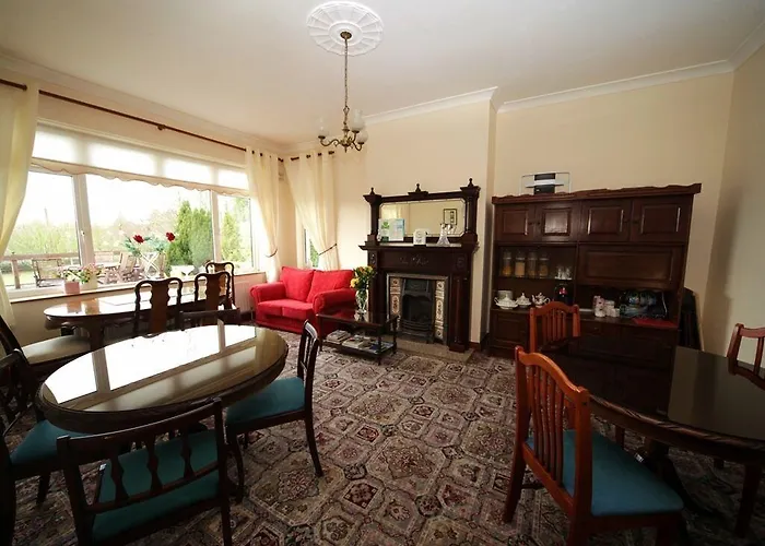 Launard House לינה וארוחת בוקר