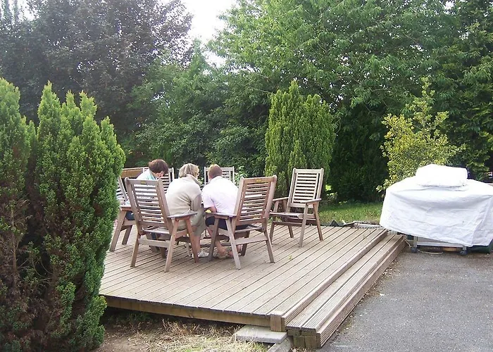 Launard House לינה וארוחת בוקר