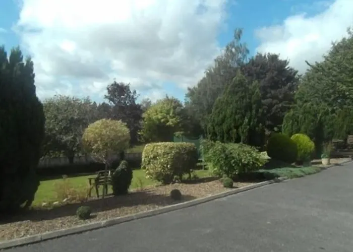 Launard House לינה וארוחת בוקר